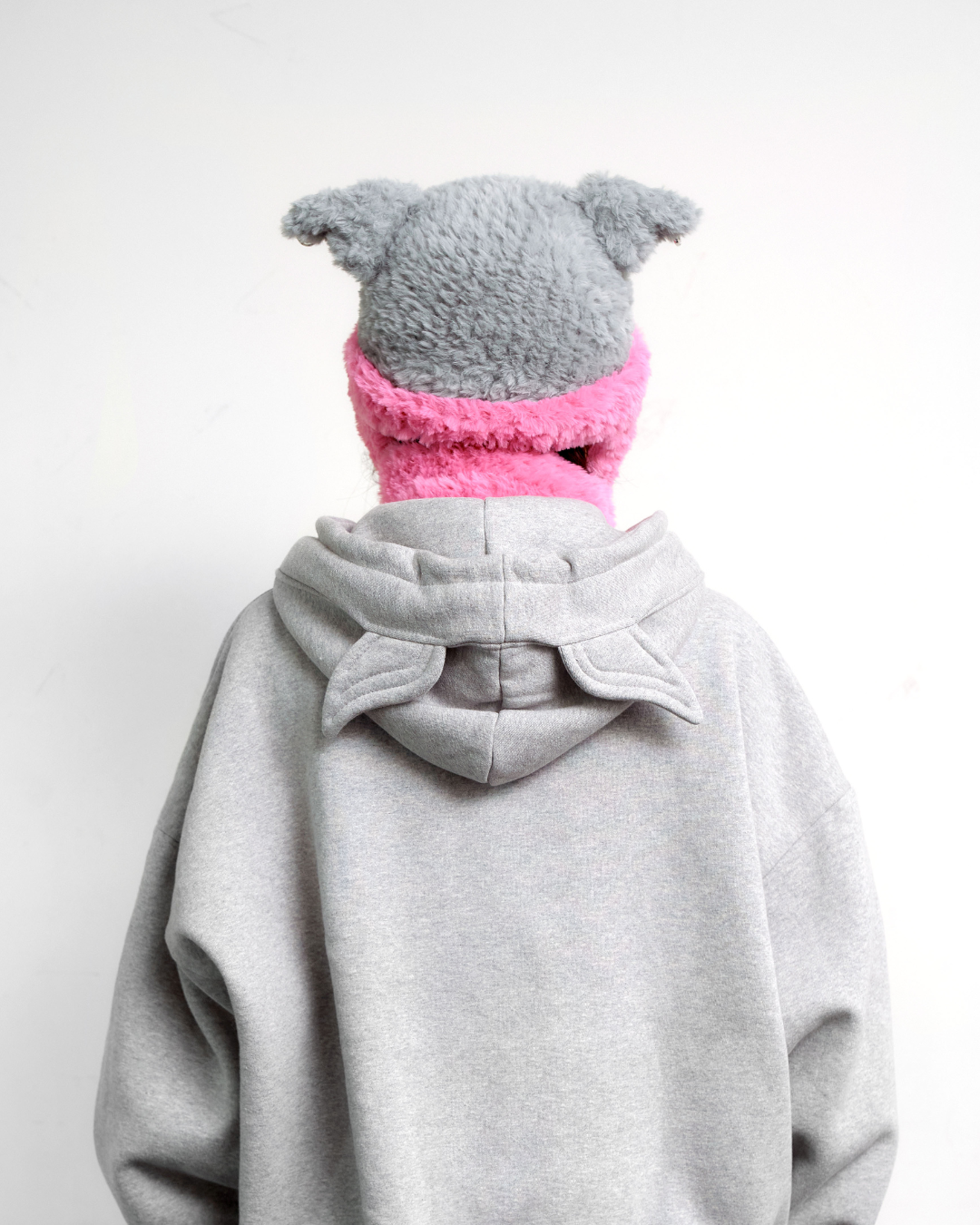 Piercing wing scarf hat