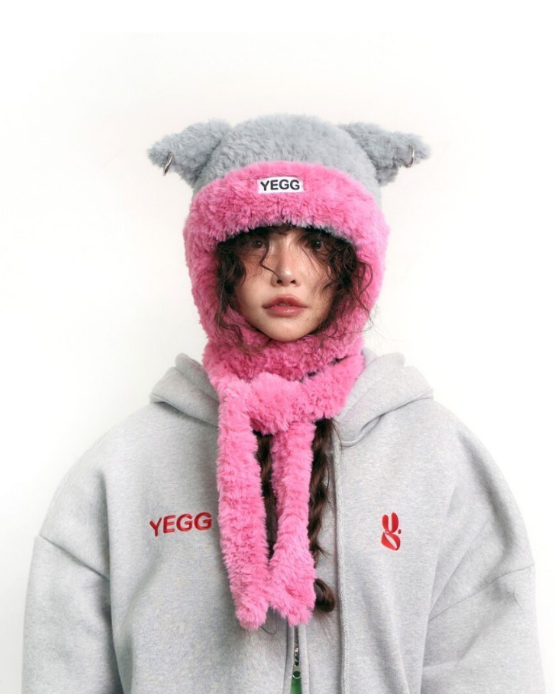 Piercing wing scarf hat