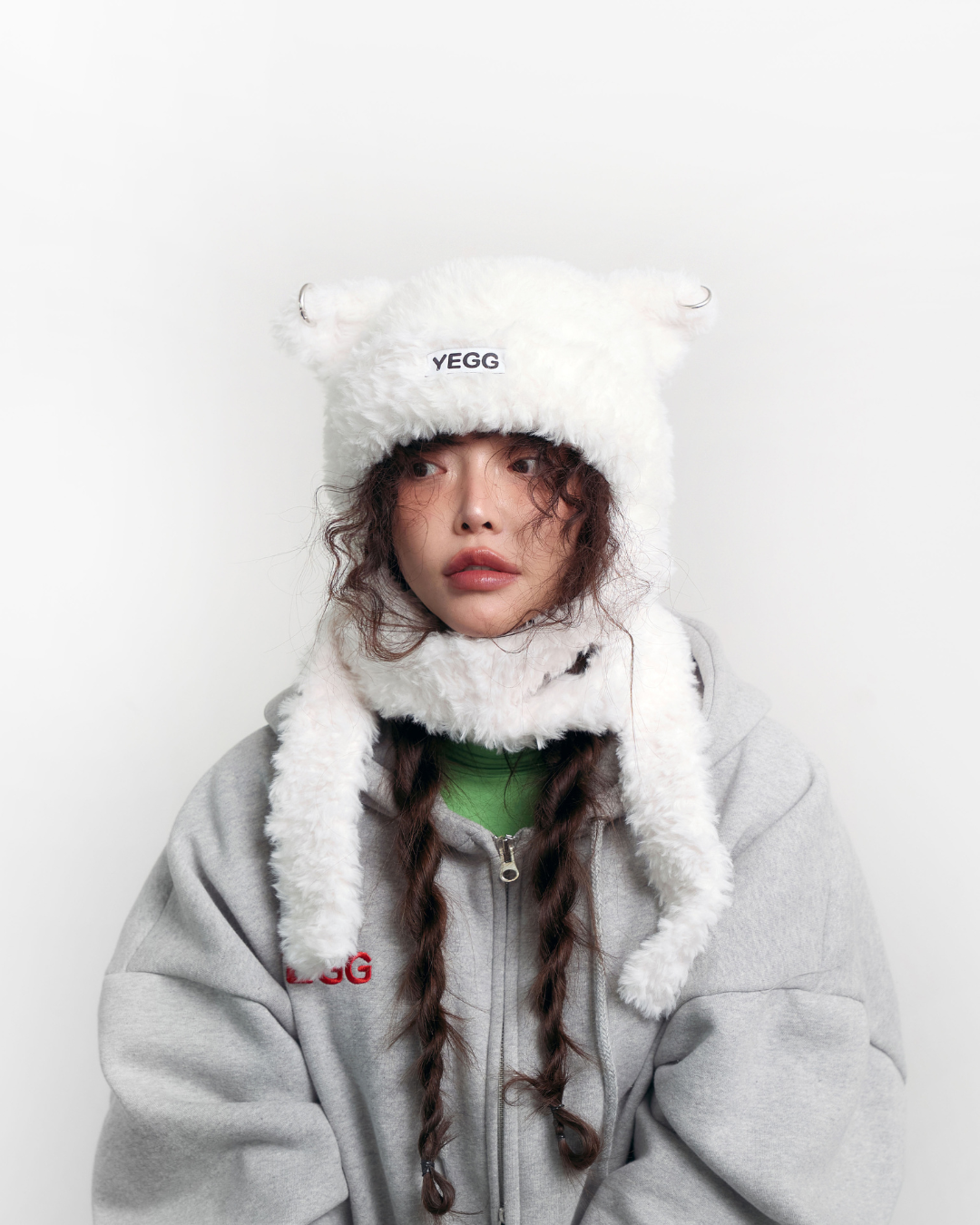 Piercing wing scarf hat