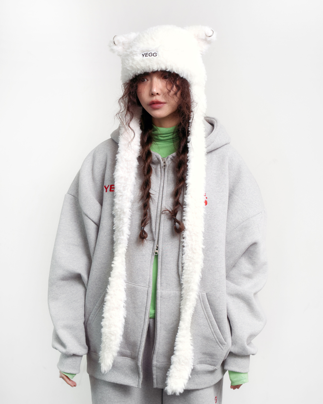 Piercing wing scarf hat