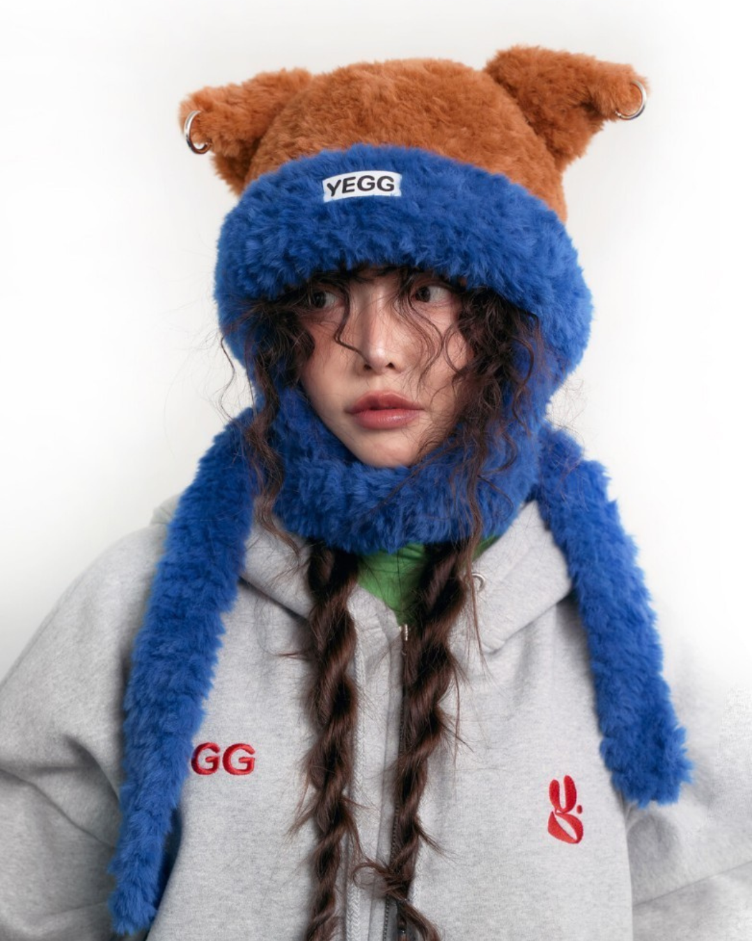 Piercing wing scarf hat