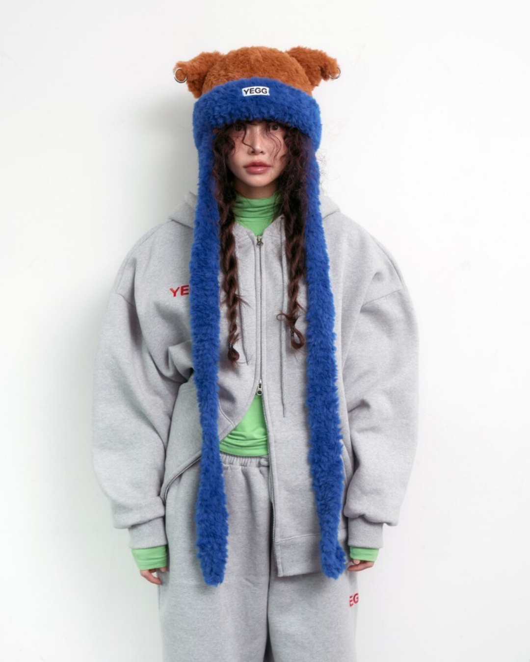 Piercing wing scarf hat