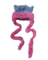 Piercing wing scarf hat